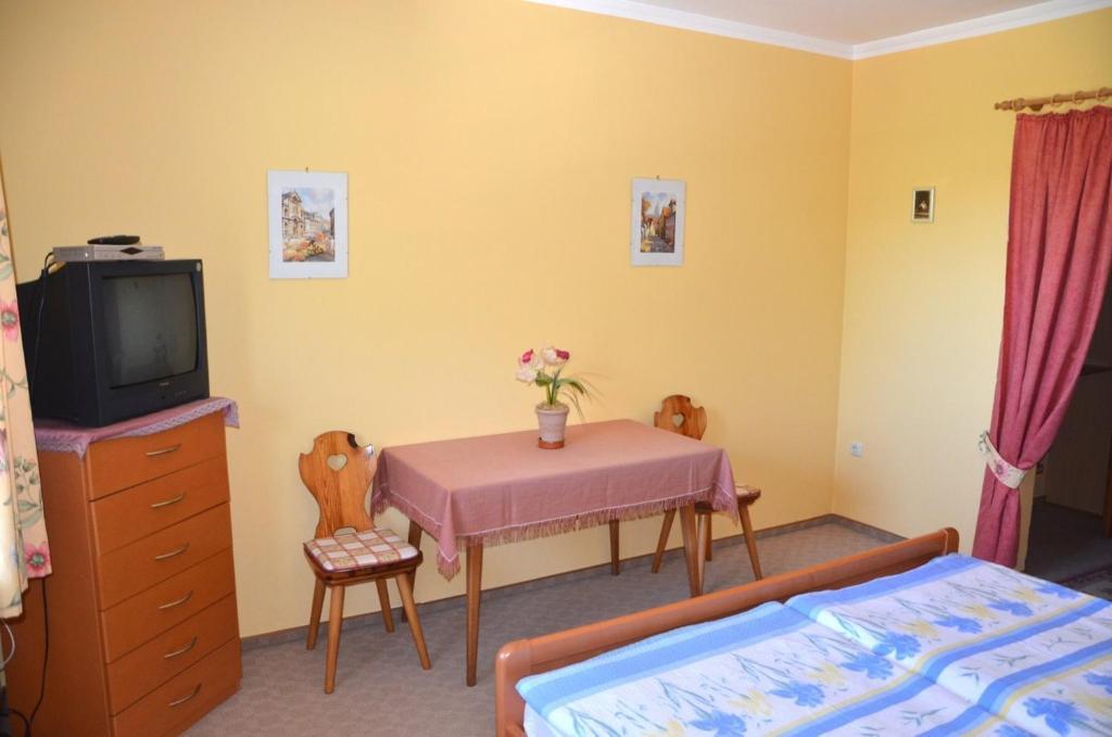 Landgasthof Zur Quelle Seeshaupt Room photo